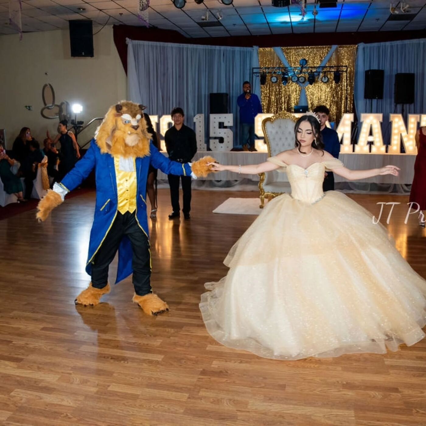 Baile sorpresa temático de la Bella y la Bestia