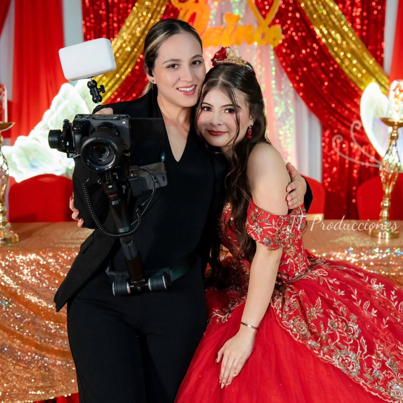Videógrafa de JT Productions con una quinceañera